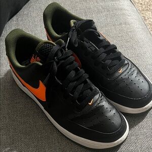 Nike Men's Black and Orange Athletic Sneakers